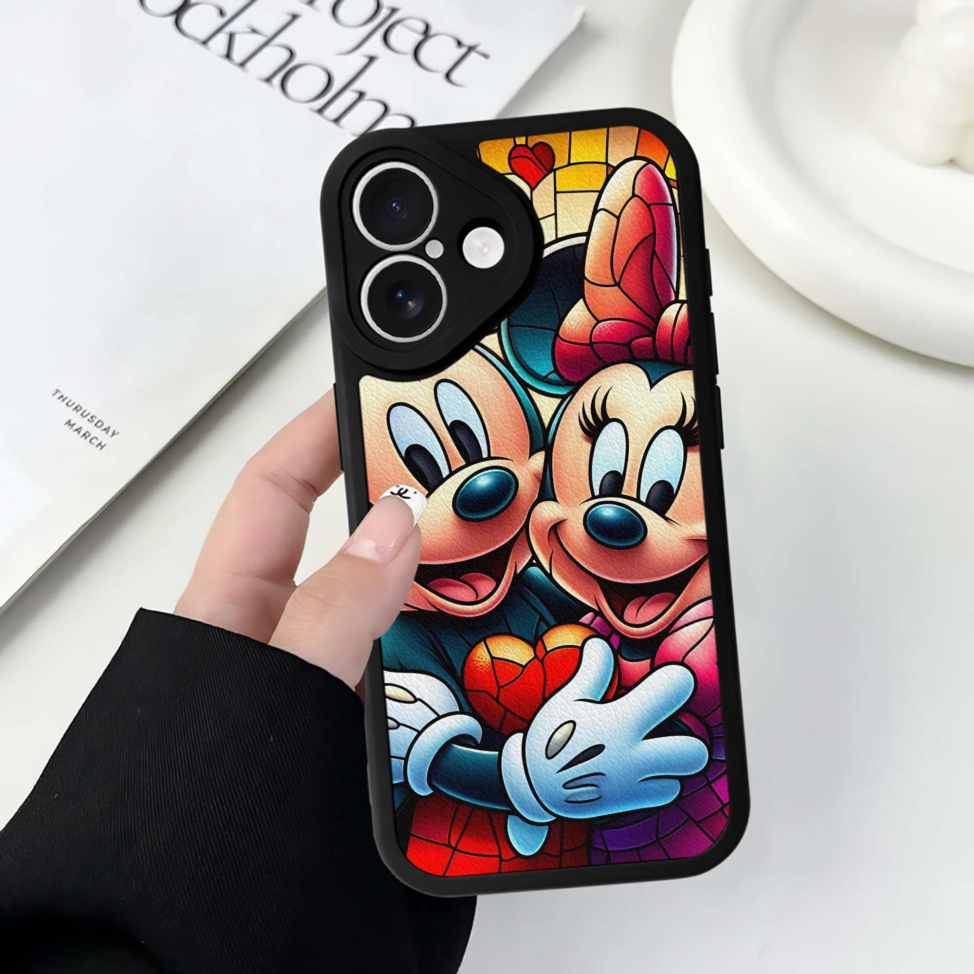 （画像用） ミッキーマウス Mickey Mouse 【iPhone 16シリーズ対応】シリコンスマホケース（レザー調） 材質：シリコン
